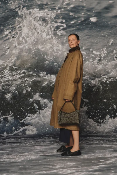 Look 25